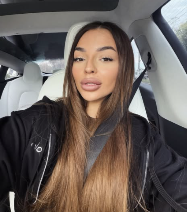 @lizaavovk_444 — блогерка з харизматичним lifestyle-блогом            