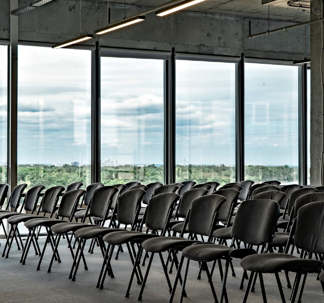 До 120 гостей • панорама Дніпра • сучасні конференц-зали Silver Breeze