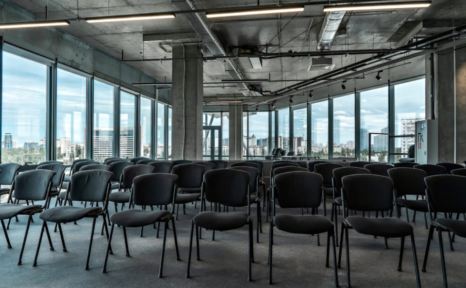 До 120 гостей • панорама Дніпра • сучасні конференц-зали Silver Breeze