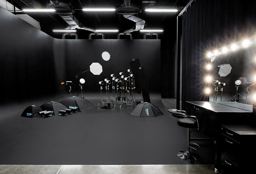  📸  Lightfield Studio — 2500 м² для фото та відео у Києві