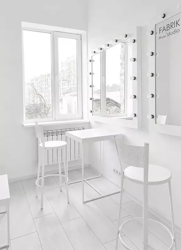 📸 Fabrik Photo Studio — 7+ залів для фото та відео у Львові