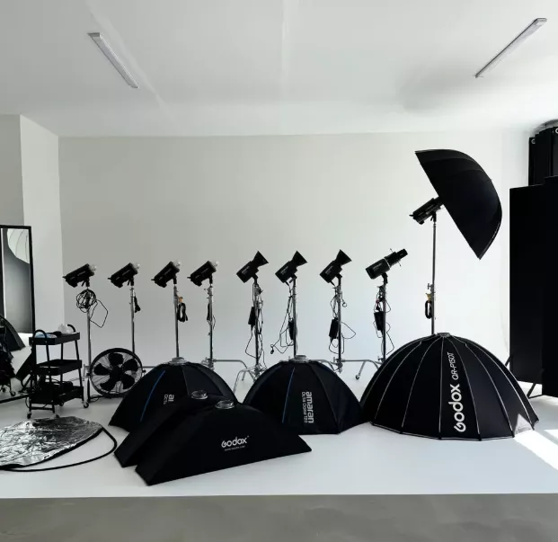 Фотостудія Ember Studio Львів — 2 зали та циклорама від 1000 грн