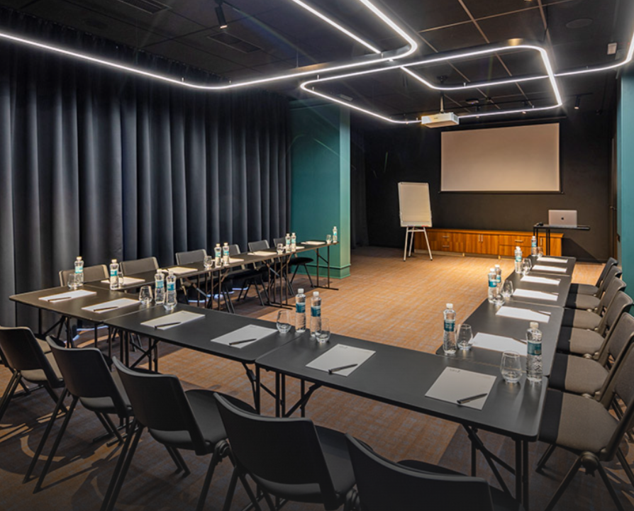 🏨 LOFT7 — стильний конференц-простір у центрі Львова до 55+ гостей