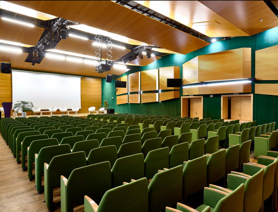 🌿 Puscha Congress Hotel — 300 гостей, конференції серед природи Києва