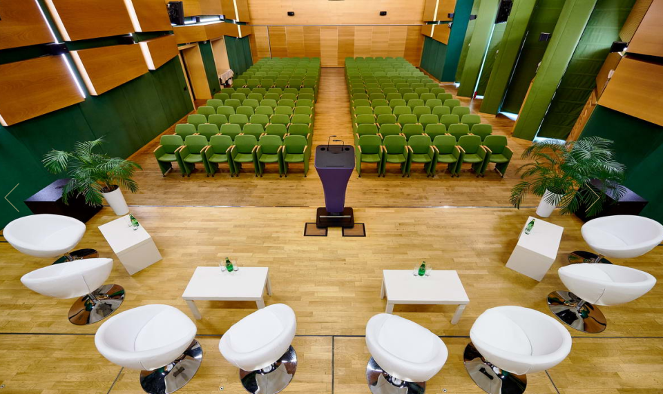 🌿 Puscha Congress Hotel — 300 гостей, конференції серед природи Києва