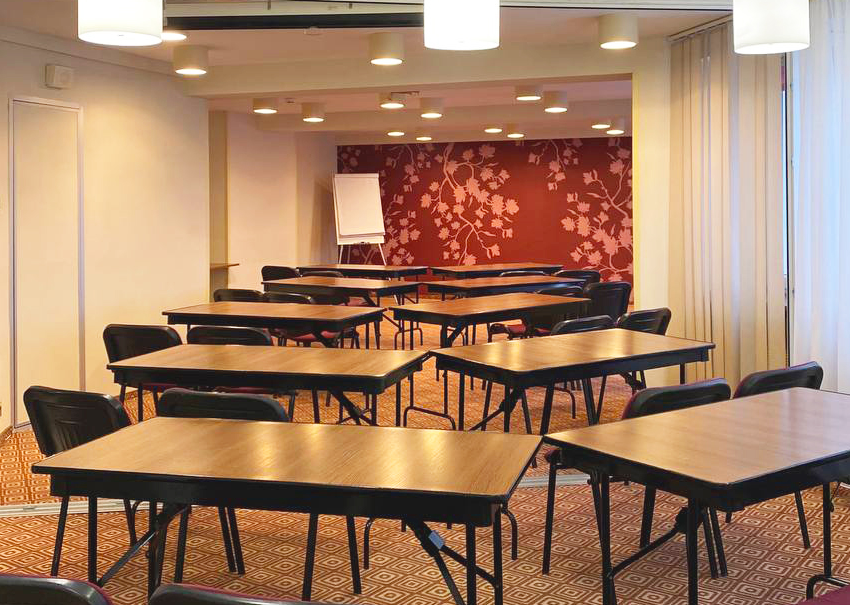 🚀 Hotel Tourist Kyiv — до 300 гостей, конференції біля МВЦ