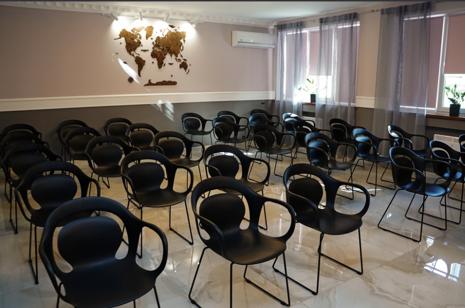 🚀 Alliance Hall — приватний конференц-простір на Подолі до 30+ гостей