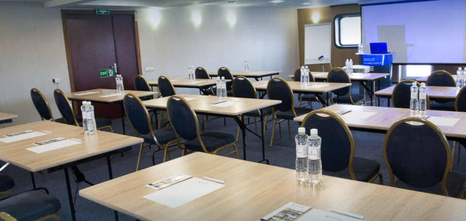 🌊 Bakkara Hotel — 4 зали до 200 гостей на воді у Києві