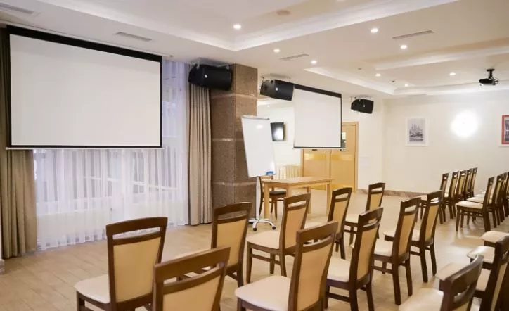 GRAND OTRADA Resort & SPA — конференц-зал в Одессе.