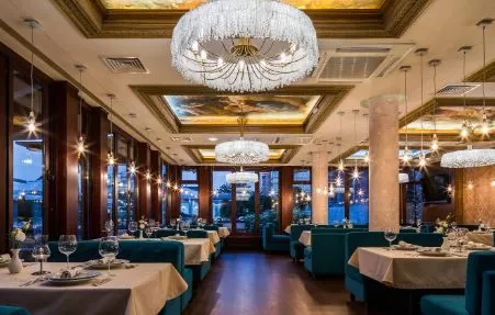 Mozart Banquet — банкетно-ивентное пространство в Одессе до 60 гостей.